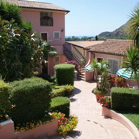 Hotel Ristorante Borgo La Tana 3*