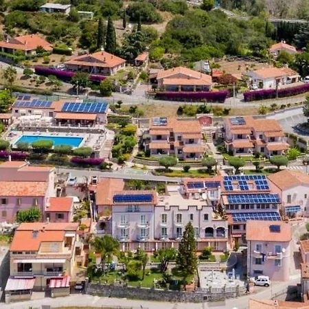 Hotel Ristorante Borgo La Tana 3*