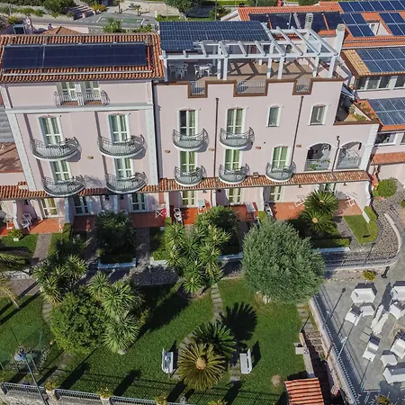 Hotel Ristorante Borgo La Tana 3*