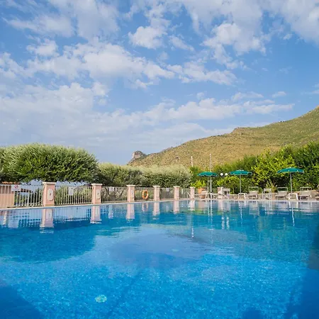 Hotel Ristorante Borgo La Tana