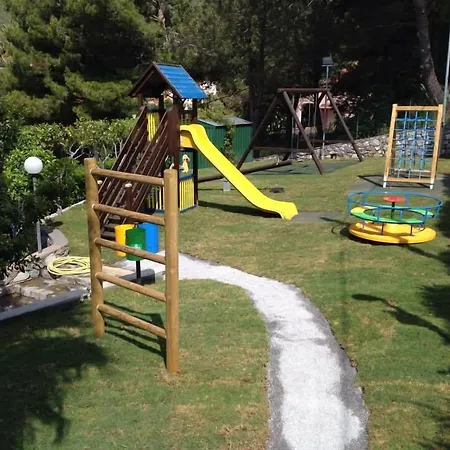 Hotel Ristorante Borgo La Tana 3*