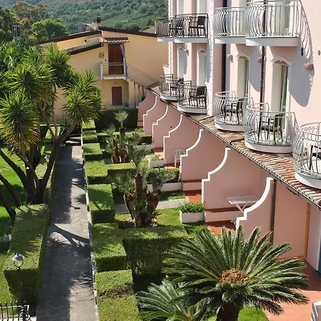 Szálloda Ristorante Borgo La Tana 3*