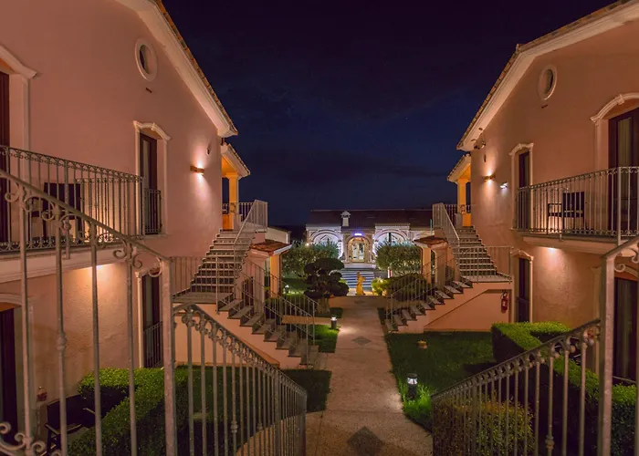 Hotel Ristorante Borgo La Tana 3*