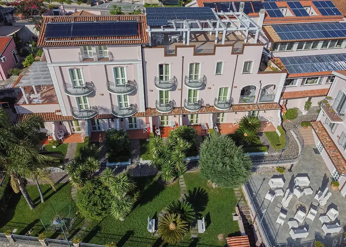 Hotel Ristorante Borgo La Tana 3*