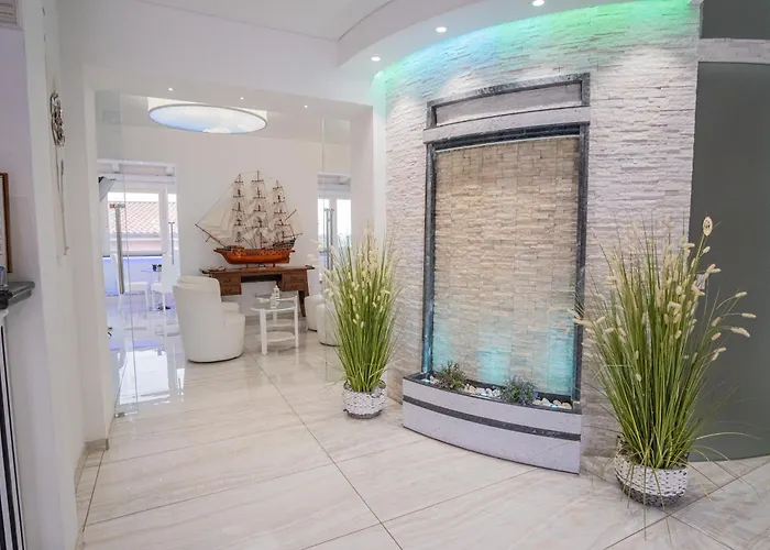 Hotel Ristorante Borgo La Tana 3*