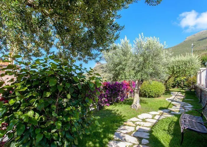 Hotel Ristorante Borgo La Tana 3*